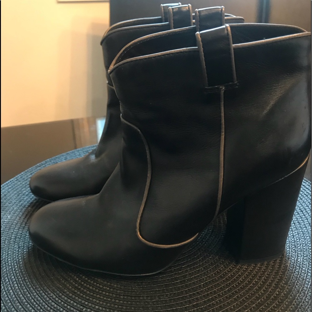 Mini boots only used once